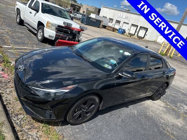 Hyundai Elantra with VIN: 5NPLM4AG3NH070655