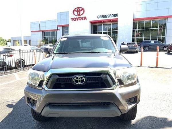 Toyota Tacoma with VIN: 5TFUX4EN2EX030138
