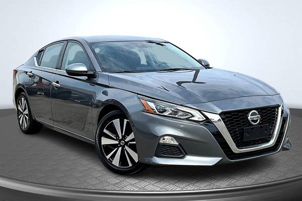 Nissan Altima with VIN: 1N4BL4DV1MN305048