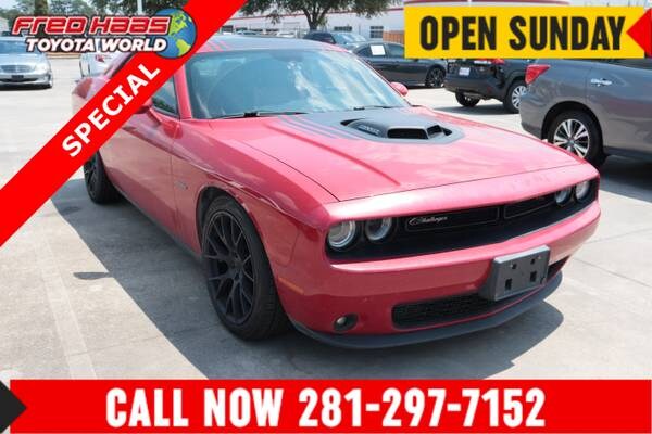 Dodge Challenger with VIN: 2C3CDZBT8GH225905