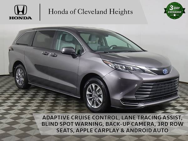 Toyota Sienna with VIN: 5TDKRKEC5RS208155