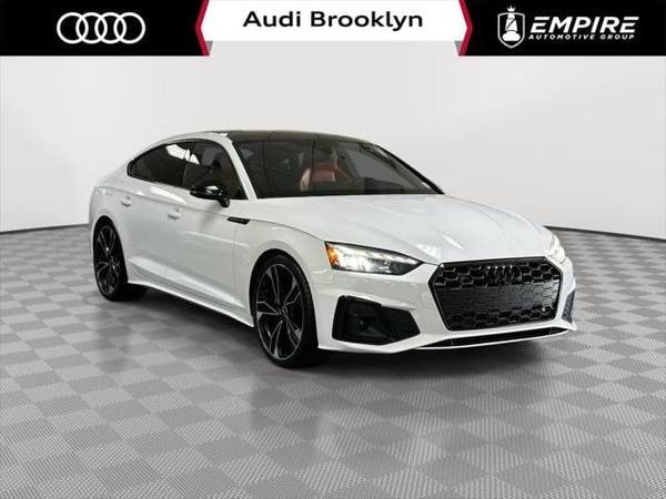 Audi S5 with VIN: WAUC4CF52MA052412