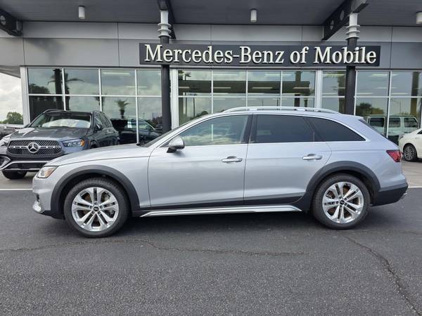 Audi A4 allroad with VIN: WA18AAF48MA050011