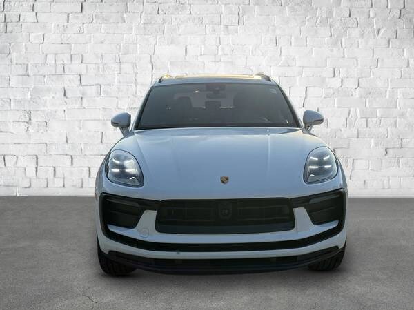 Porsche Macan with VIN: WP1AA2A59NLB03607