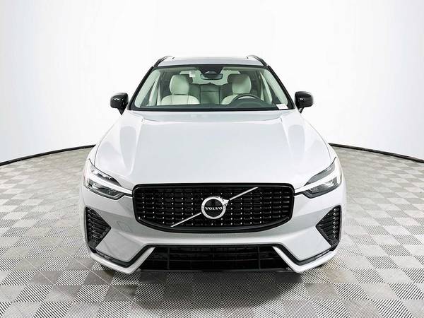 Volvo XC60 with VIN: YV4M12RJ0S1085860