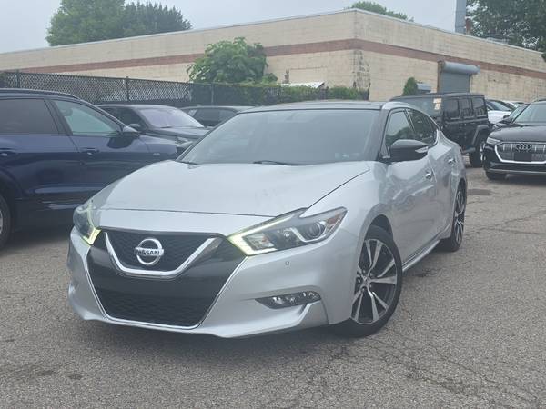 Nissan Maxima with VIN: 1N4AA6AP9JC385189