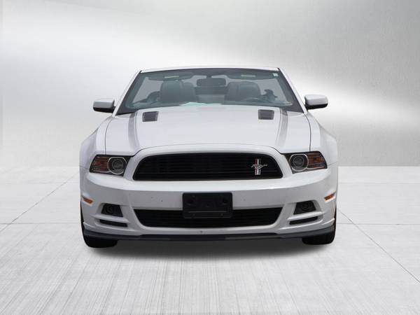Ford Mustang with VIN: 1ZVBP8FF6E5309817