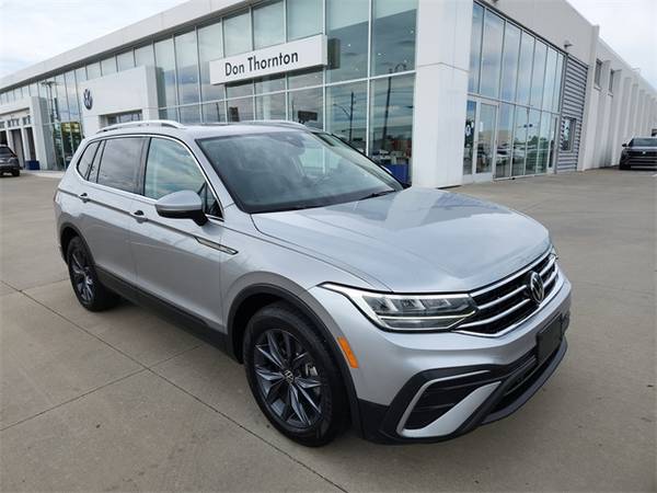 Volkswagen Tiguan with VIN: 3VV3B7AX0NM175043