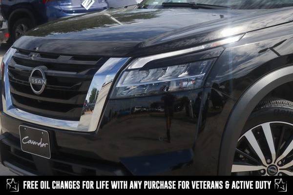 Nissan Pathfinder with VIN: 5N1DR3DG1RC213885