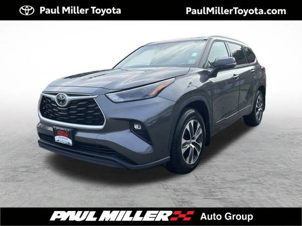 Toyota Highlander with VIN: 5TDGZRBH7NS182781
