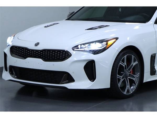 Kia Stinger with VIN: KNAE35LC8J6040340