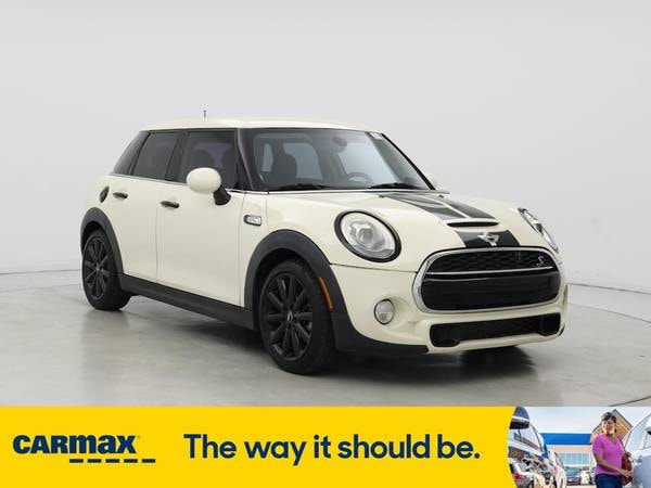 MINI Hardtop 4 Door with VIN: WMWXU3C34H2D33411