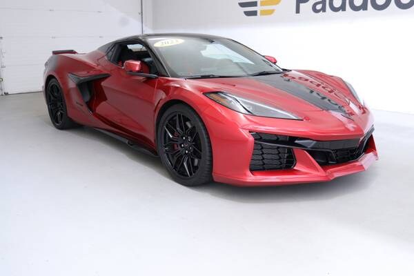 Chevrolet Corvette with VIN: 1G1YE3D33P5603007
