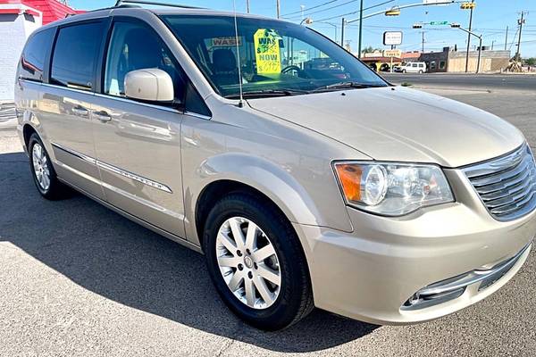 2016 Chrysler Town and Country Touring