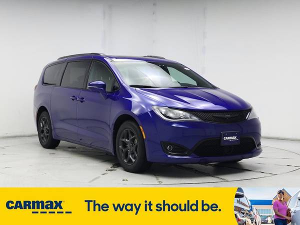 Chrysler Pacifica with VIN: 2C4RC1GG9LR122714