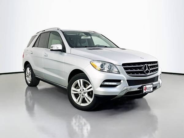 Mercedes-Benz M-Class with VIN: 4JGDA5HB8FA525131