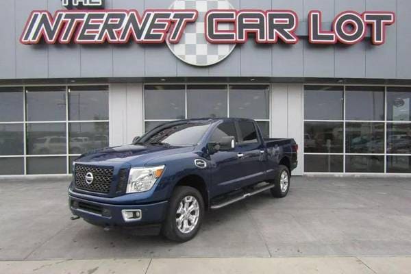 2017 Nissan Titan XD SV  Crew Cab