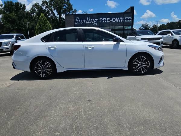 Kia Forte with VIN: 3KPF54AD9PE651021