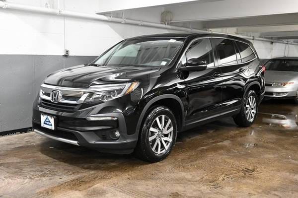 Honda Pilot with VIN: 5FNYF6H50NB005793
