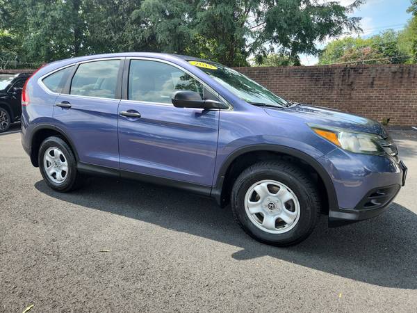 Honda CR-V with VIN: 2HKRM3H35EH511872