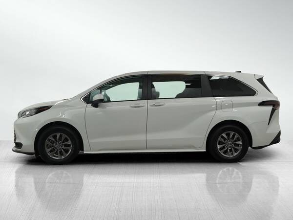 Toyota Sienna with VIN: 5TDKSKFC5PS085750