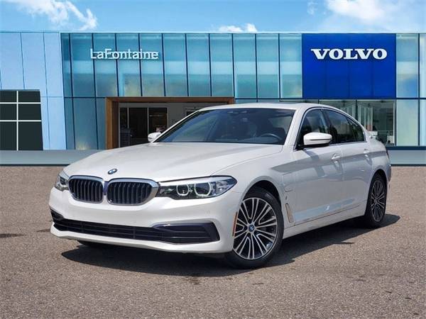 BMW 5 Series with VIN: WBAJB1C50KB377122