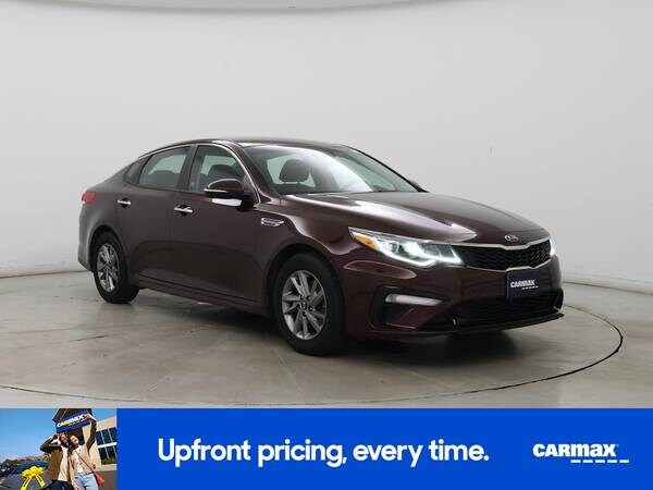 Kia Optima with VIN: 5XXGT4L36KG320895