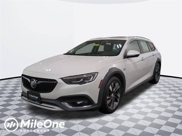 Buick Regal TourX with VIN: W04GU8SX7J1078700