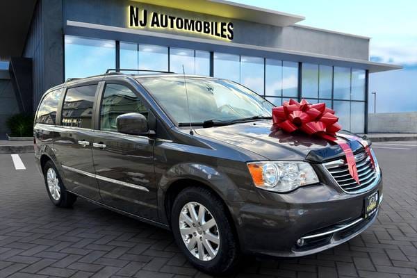 2016 Chrysler Town and Country Touring