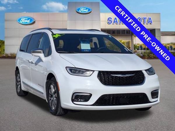 Chrysler Pacifica with VIN: 2C4RC1N79RR164490