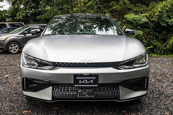 Kia EV6 with VIN: KNDC5DLE0R5162157