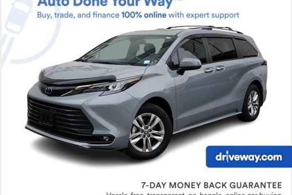 2023 Toyota Sienna XLE Woodland Edition Hybrid