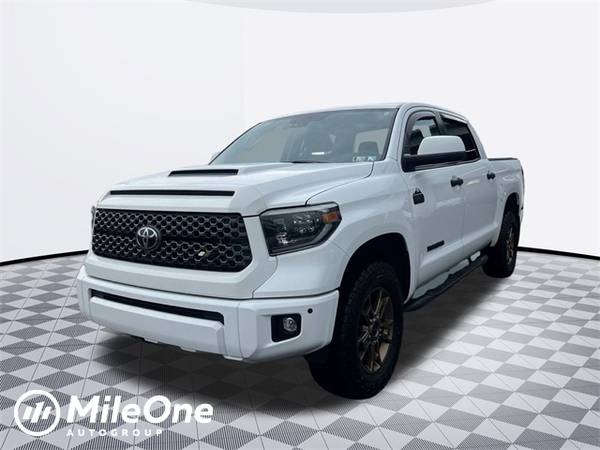 Toyota Tundra with VIN: 5TFDY5F18LX945295