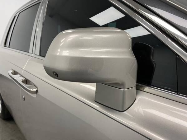 Rolls-Royce Phantom with VIN: SCA687S51JU104518