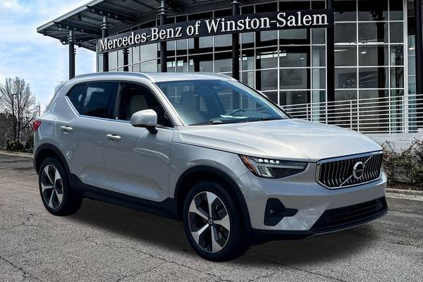 2023 Volvo XC40 B5 Plus Bright
