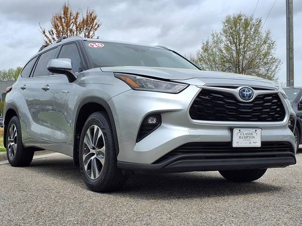 Toyota Highlander Hybrid with VIN: 5TDHBRCH3LS503994