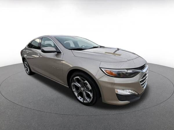 Chevrolet Malibu with VIN: 1G1ZD5ST1PF224121