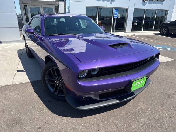 Dodge Challenger with VIN: 2C3CDZKG1KH596805