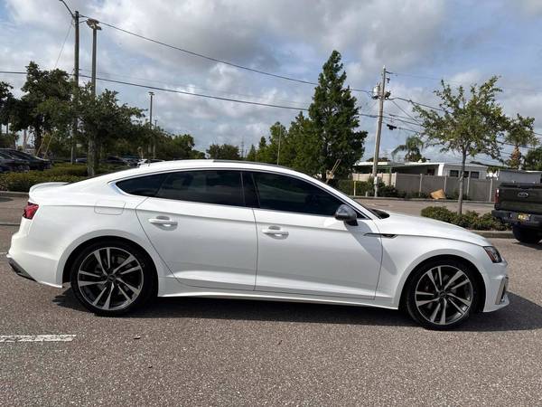 Audi S5 with VIN: WAUA4CF5XNA033423