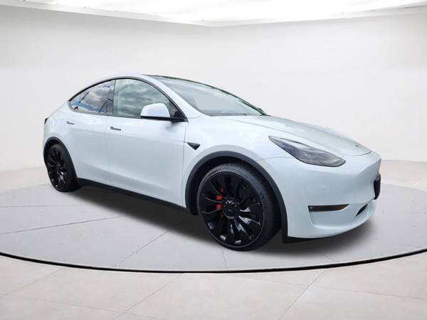 Tesla Model Y with VIN: 7SAYGDEF0PF803215