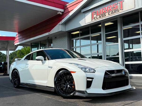 Nissan GT-R with VIN: JN1AR5EF6LM100351