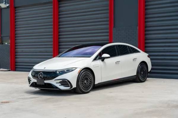 Mercedes-Benz EQS with VIN: W1KCG2DB8NA011013