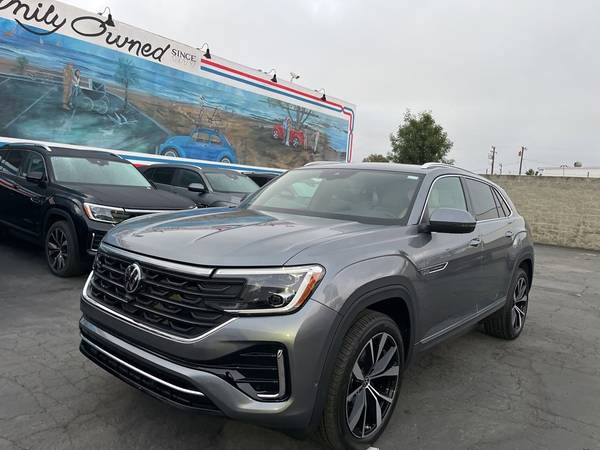 Volkswagen Atlas Cross Sport with VIN: 1V2FE2CA4SC202075