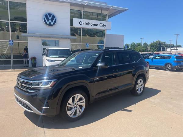 Volkswagen Atlas with VIN: 1V2WP2CA8PC512876