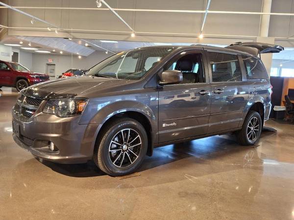 Dodge Grand Caravan with VIN: 2C4RDGEG2GR220122