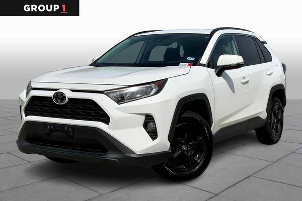 Toyota RAV4 with VIN: 2T3W1RFV6MC103151