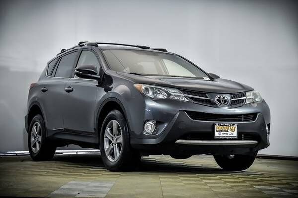 Toyota RAV4 with VIN: JTMRFREV1FD165345