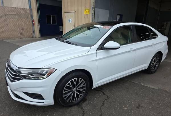 Volkswagen Jetta with VIN: 3VWC57BU3KM026600
