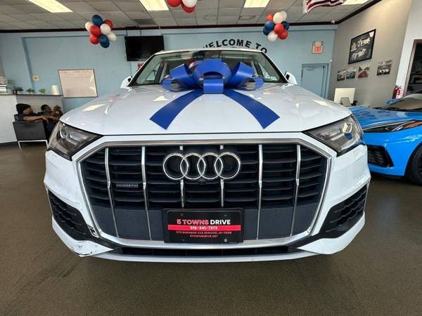 Audi Q7 with VIN: WA1LXAF75LD001977