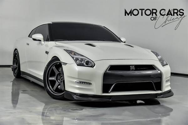 Nissan GT-R with VIN: JN1AR5EF2EM271570